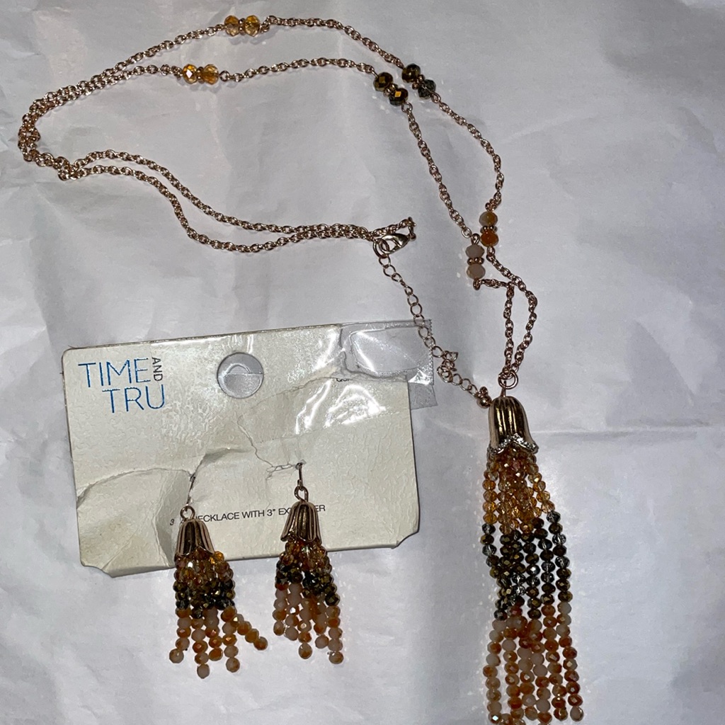 Time And Tru Long Beaded Necklace And Earrings 20$